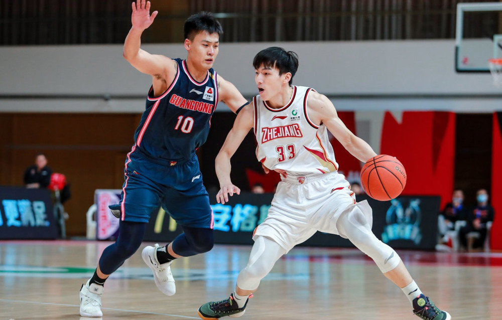 开云体育-门兴格拉德巴赫训练开放日，今夜临场应变引欢呼，CBA常规赛在即，轮换策略成焦点的简单介绍