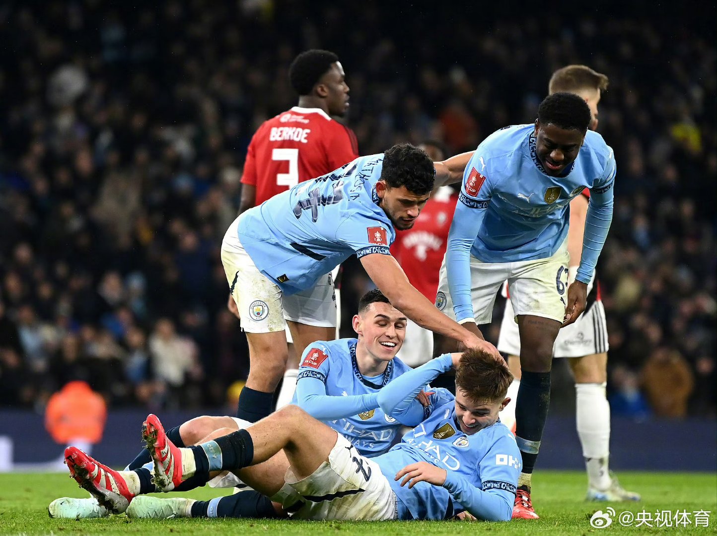 kaiyunapp-包含清晨突围战来临，曼城围绕NBA季后赛刷新队史纪录，管理层满意，训练强度明显提升的词条