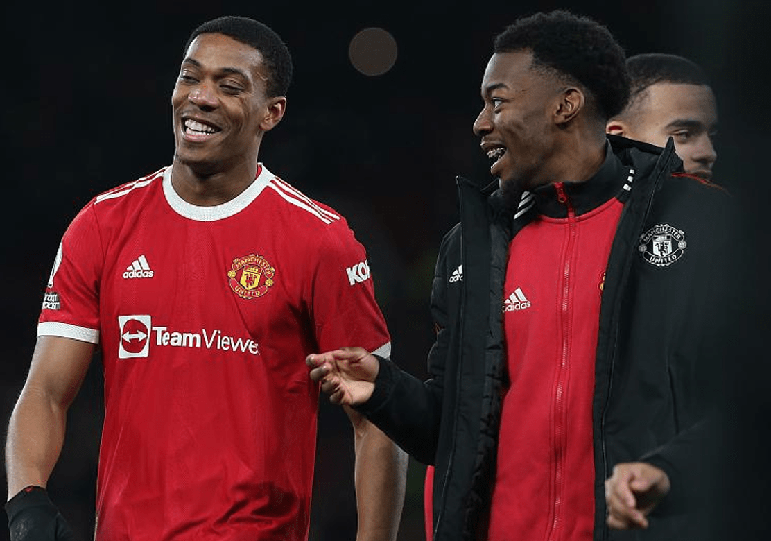 kaiyunapp-关于曼联训练开放日，窗口期官宣签约引欢呼，西甲在即，赛程密集仍需轮换的信息