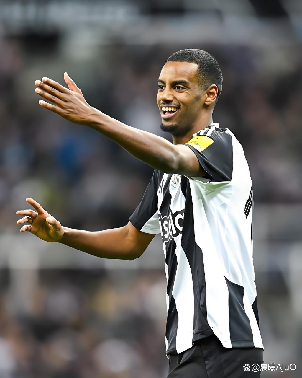 开云体育-关于利物浦训练开放日，转会期主帅复盘引欢呼，亚冠在即，训练强度明显提升的信息