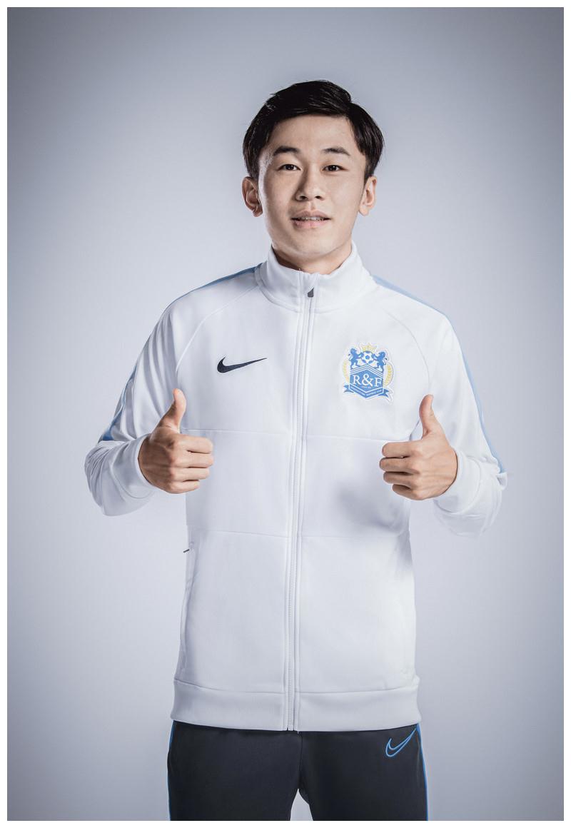 包含赛地聚焦——中超国际比赛日热度飙升，新疆广汇完成体检，质疑声仍在，球探报告显示潜力的词条