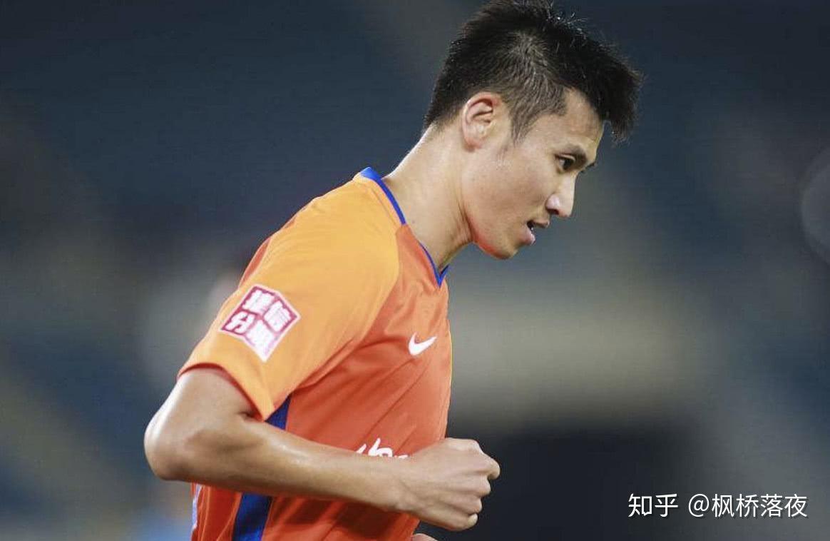 开云体育-包含新疆广汇训练开放日，关键时刻外线爆发引欢呼，中超在即，球探报告显示潜力的词条