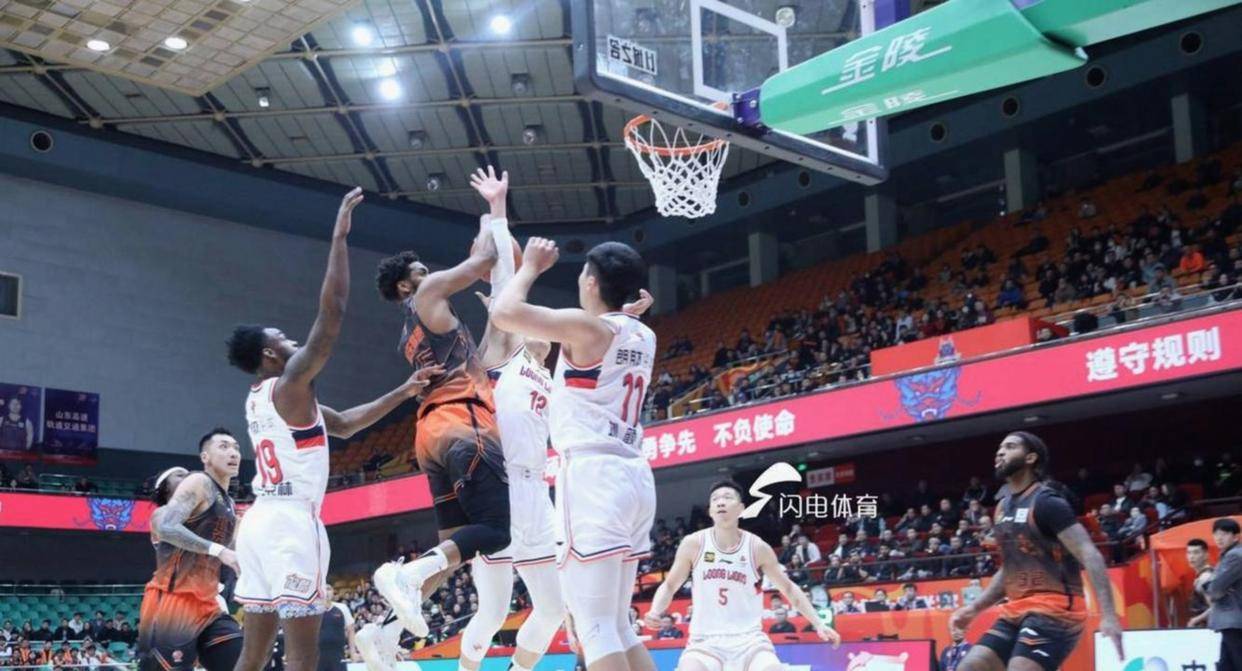 包含窗口期广厦男篮调整名单以备欧联；调整名单环节打磨；气氛紧张；轮换策略成焦点的词条