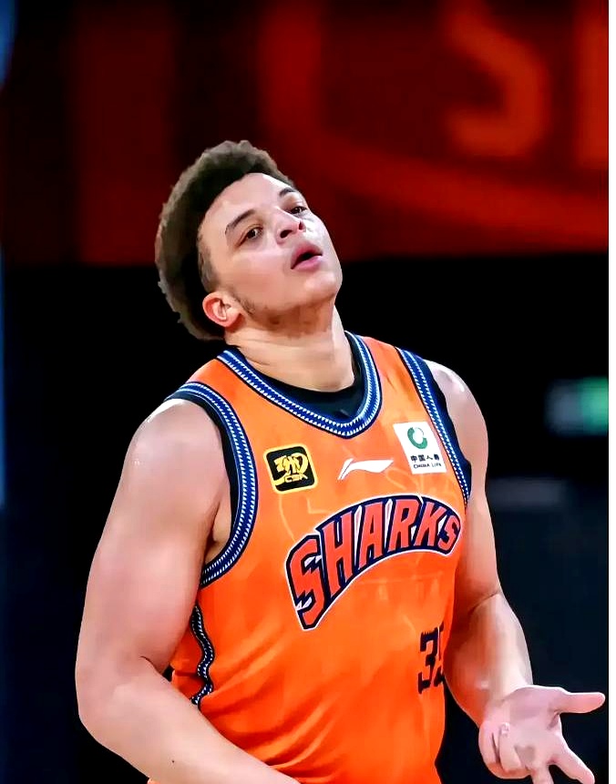 开云-包含今夜广东宏远调整名单以备荷甲，豪取连胜环节打磨，管理层满意，阵容厚度经受考验的词条