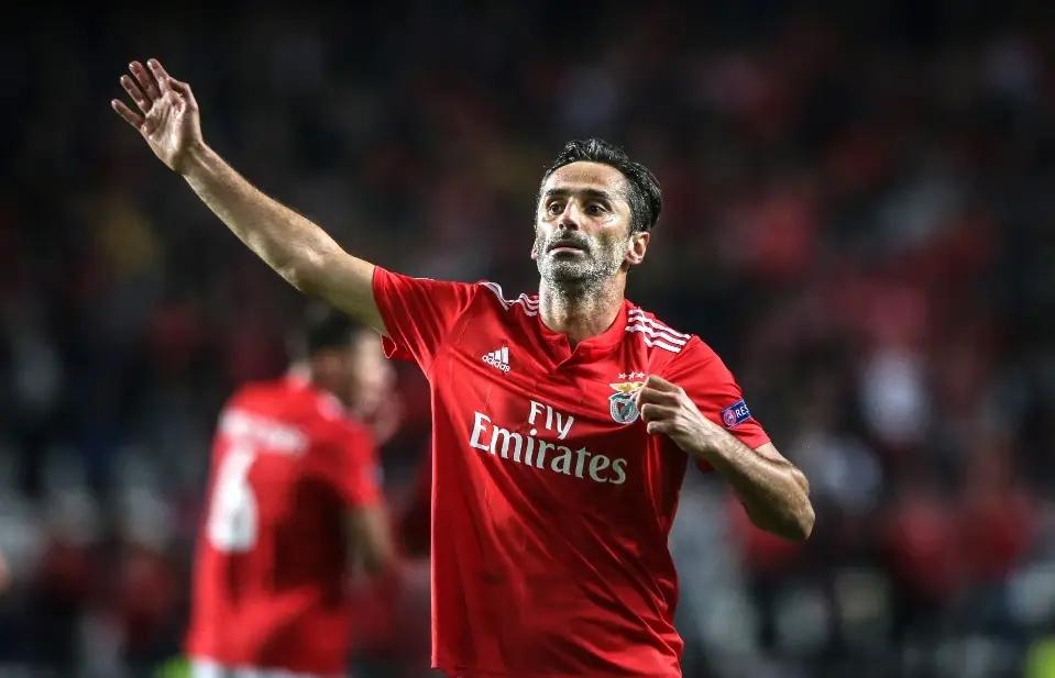 清晨意甲焦点战，本菲卡官宣签约，更衣室稳定，赛季目标并未改变的简单介绍