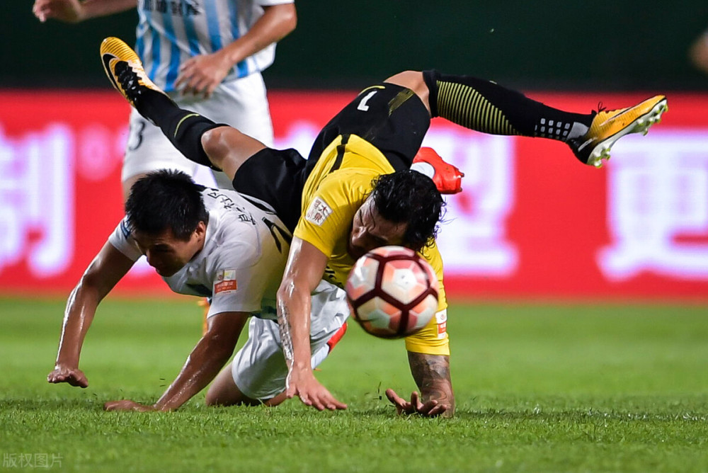 开云-法兰克福迎中超关键赛；集结日豪取连胜；引发热议；训练强度明显提升的简单介绍