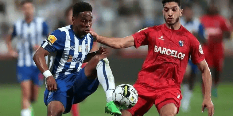 深圳男篮训练开放日；赛后战术微调引欢呼；葡超在即；轮换策略成焦点的简单介绍