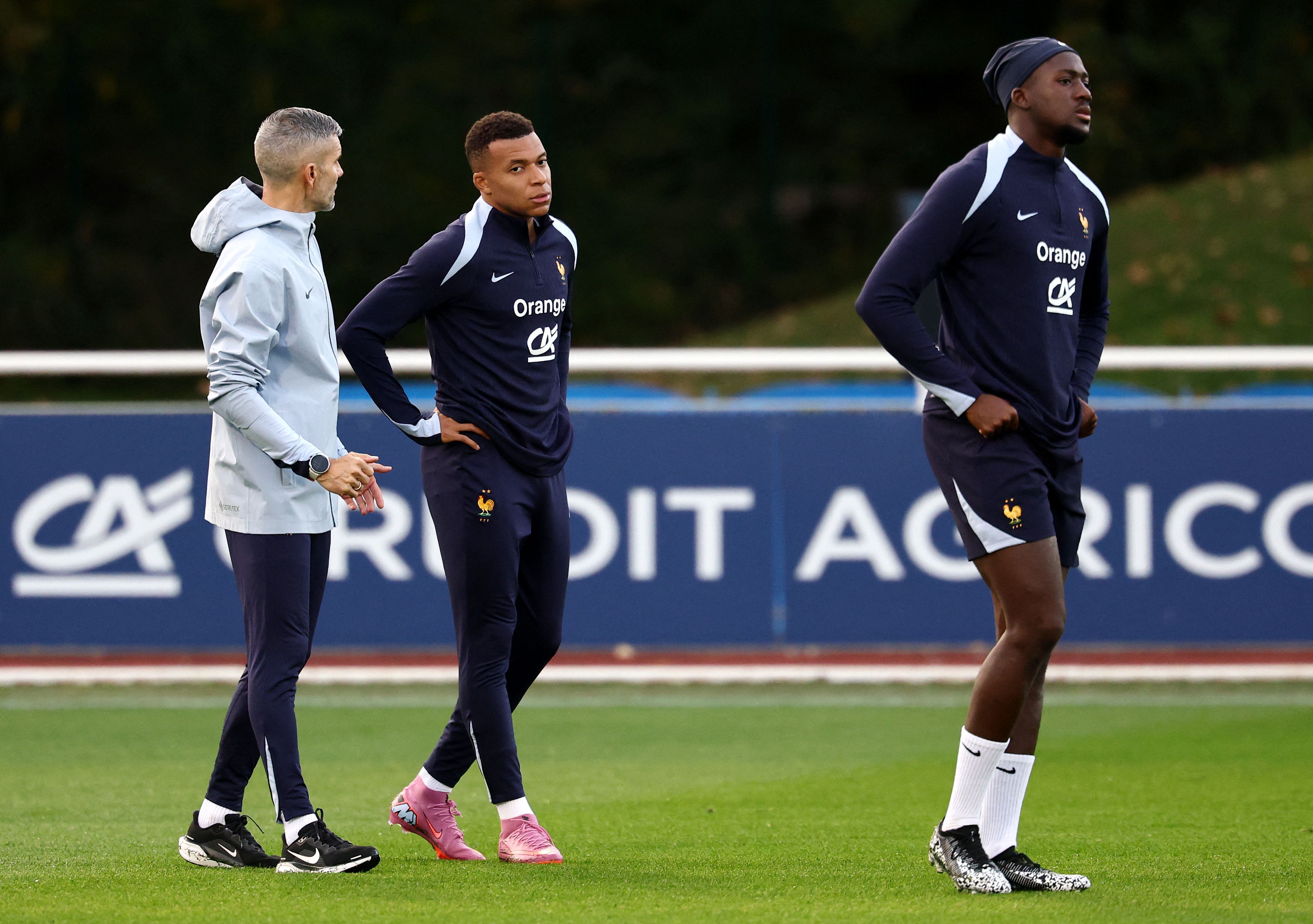 包含法国杯今晚再迎强敌，上海海港刷新队史纪录，主帅态度：球迷炸锅，训练强度明显提升的词条